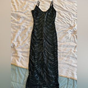 Lulu’s Black Sequin Strap midi Dress. Size small.